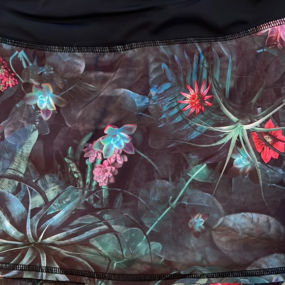 Lululemon skort - Picture 6 of 7